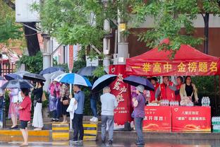 麻了？深圳新鹏城主场0-3落后又罚丢点球，主帅塔托雨中石化